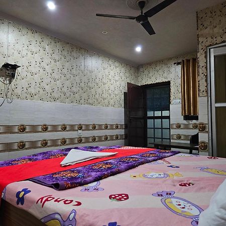 Hotel Chitrarth & Party Lawn Haldwāni Стая снимка