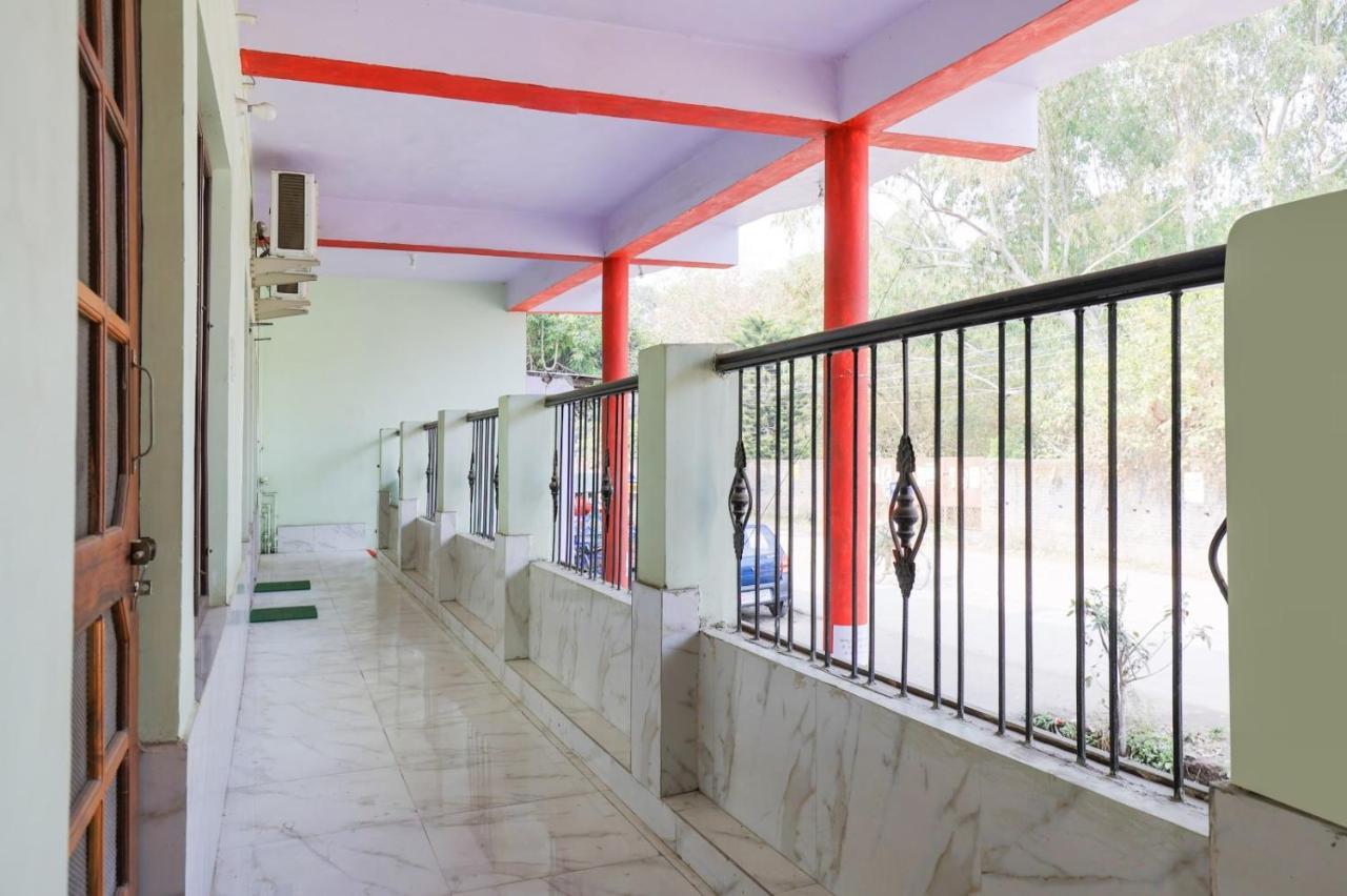 Hotel Chitrarth & Party Lawn Haldwāni Екстериор снимка
