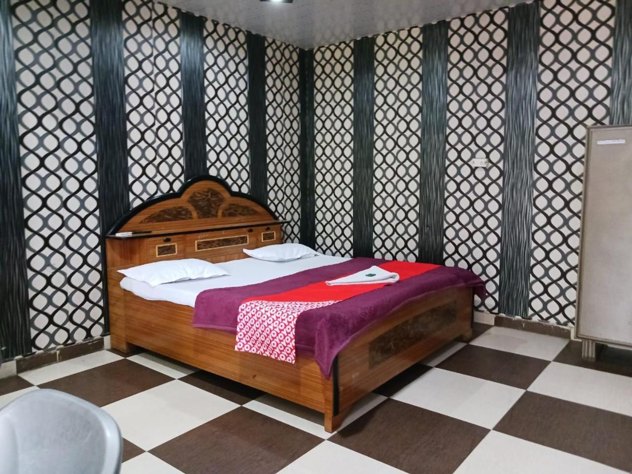 Hotel Chitrarth & Party Lawn Haldwāni Стая снимка